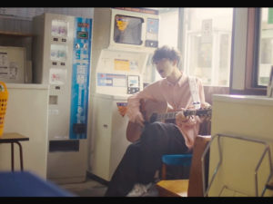 コインランドリーが出てくるミュージックビデオ／川崎鷹也「カレンダー」